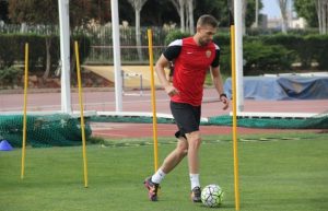 Saveljich podría enfrentarse al Huesca tras superar su lesión | Foto: lavozdealmeria.es 