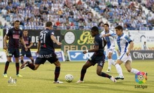 Íñigo López despeja un balón en Butarque | Foto: LFP