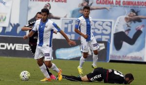 Lluís Sastre conduce el balón en Butarque ante el Albacete | Foto: losotros18.com 