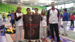 Eduardo Menoyo, Kevin Gabriel, Marco Asensio y Silvia Menoyo, con su entrenador Fernando Gabarre.