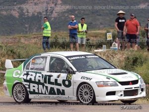 Los primeros aragoneses José Luis Carrillo y David Torubia con el Mitsubishi Lancer / Foto: C.Pascual