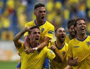 Los jugadores celebran el golazo de Carlos Calvo al Hércules | Foto: La Liga