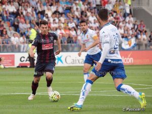 Luis Fernández en El Alcoraz ante el Real Zaragoza | Foto: C.Pascual