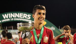 Rodrigo Hernández ha sido internacial Sub19 con España | Foto: marcadorint.com
