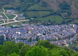 Panorámica de la localidad oscense de Benasque | Foto: picoseuropa.net