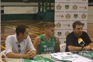 Jorge Lafuente, en la presentación oficial de su renovación | Foto: I. V.