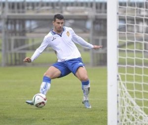 Kilian controla un balón con el Deportivo Aragón | Foto: Heraldo