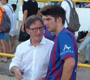 Melero habla con Anquela en Robres | Foto: Diario del Alto Aragón