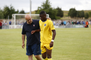 Bambock se retiró aquejado de unas molestias musculares | Foto: @Alaves