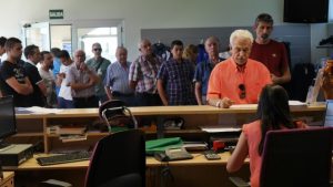 La afición abarrotó las oficinas del club en el primer día de la Campaña de Abonados | Foto: SD Huesca