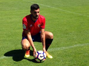 Fran Mérida en Tajonar después de ser presentado | Foto: CA Osasuna