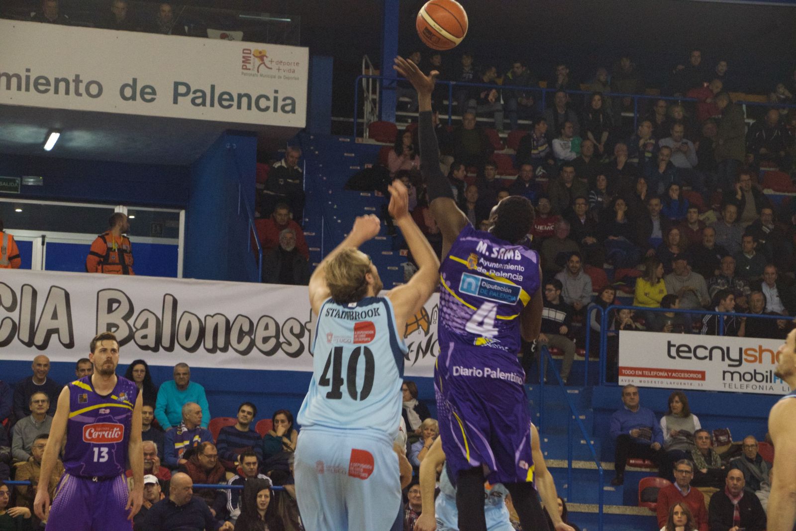 Cuarta consecutiva para Palencia, frente a un rival directo, que le coloca colider | Foto Palencia Basket