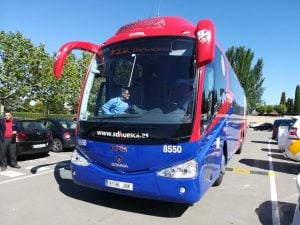 La plantilla ponía rumbo a Loarre para realizar una actividad alternativa | Foto: Antonio Escar