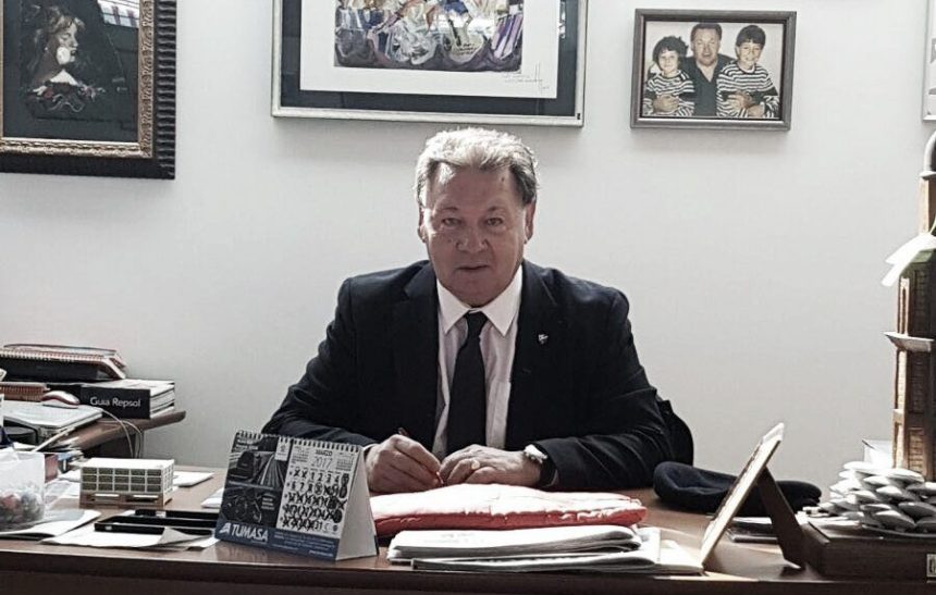 Agustín Lasaosa, expresidente azulgrana, en su despacho | Foto: Antonio Escar