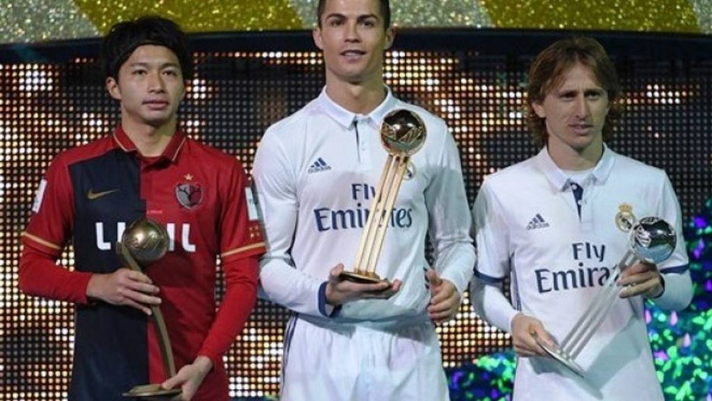 Gaku Shibasaki acompañó a Ronaldo y Modric en el podium del Mundialito | Foto: AS
