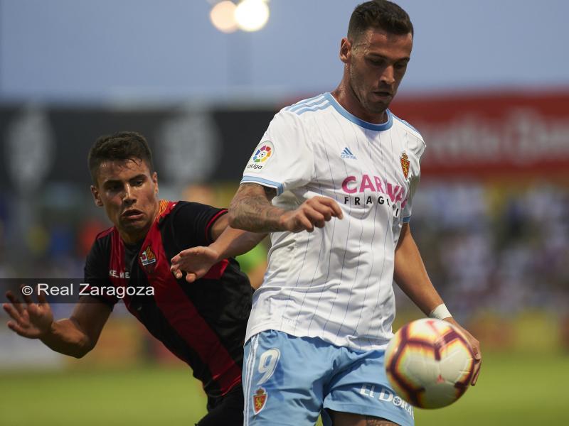 Álvaro Vázquez en su debut como zaragocista ante el Reus. | Foto: Tino Gil, Real Zaragoza