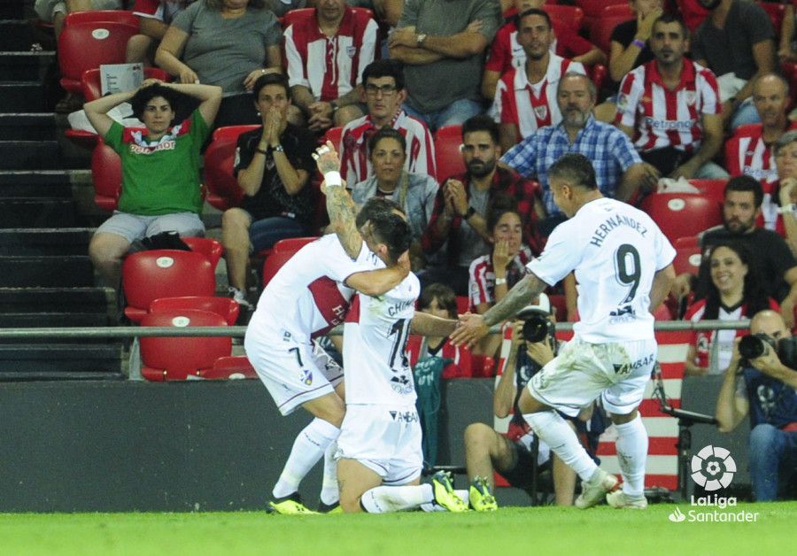Chimy Ávila celebra el gol del empate del Huesca en San Mamés | Foto: La Liga.
