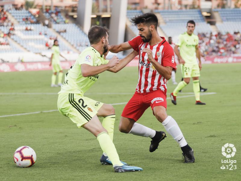 Benito defiende un balón. | Foto: La Liga