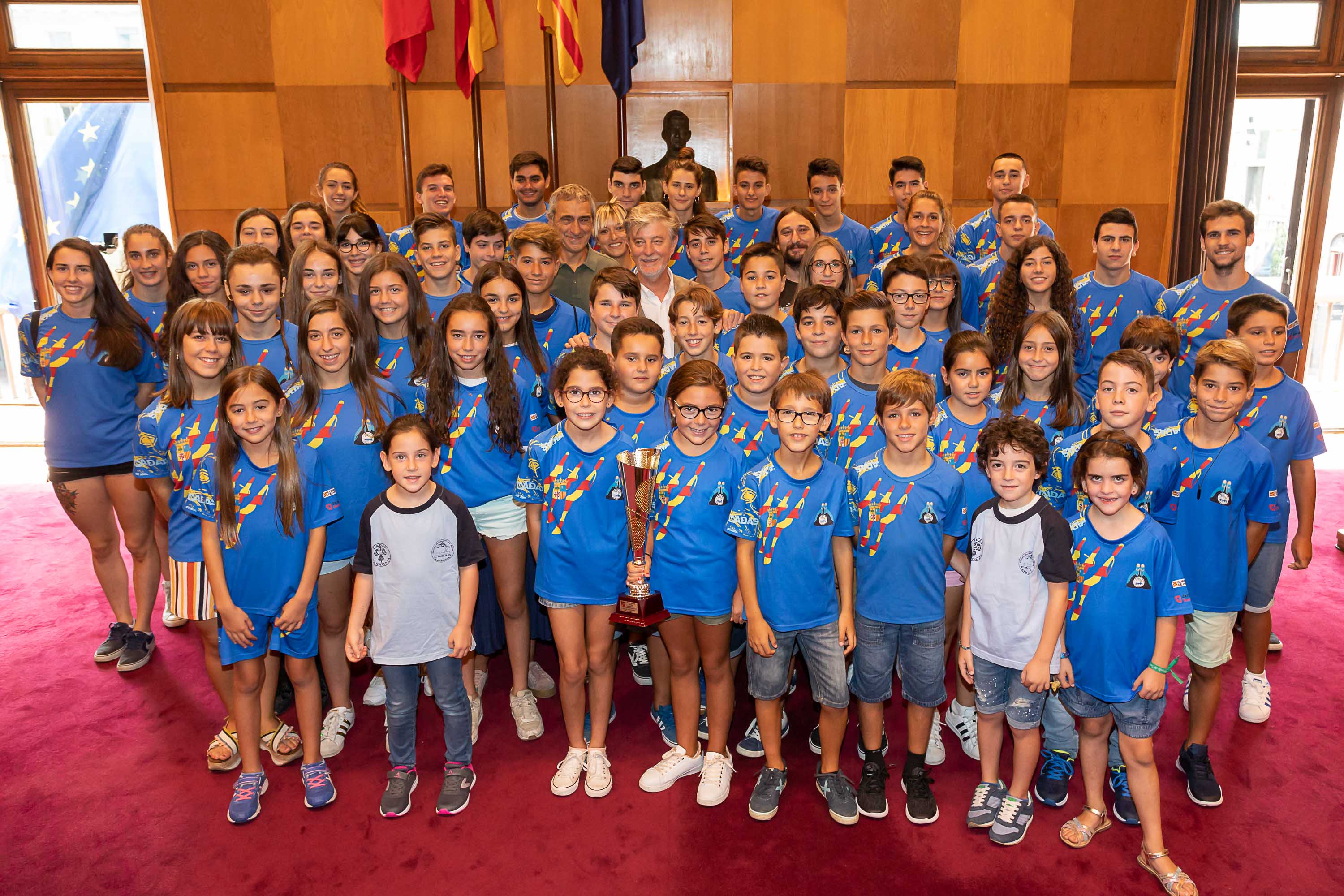 Nadadores del CADAS en el Ayuntamiento de Zaragoza. | Foto: Ayuntamiento de Zaragoza