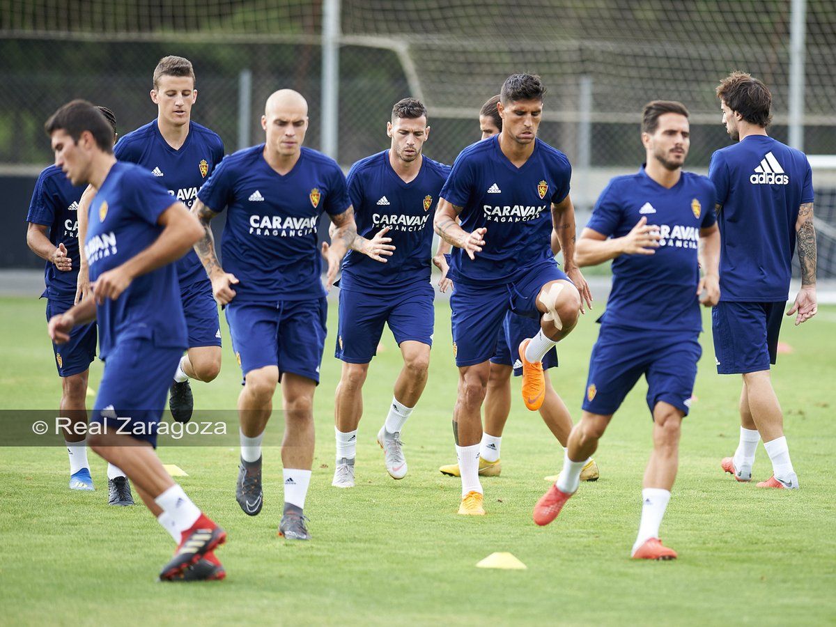 El Zaragoza en uno de sus entrenamientos en la Ciudad Deportiva. | Foto: Tino Gil, Real Zaragoza