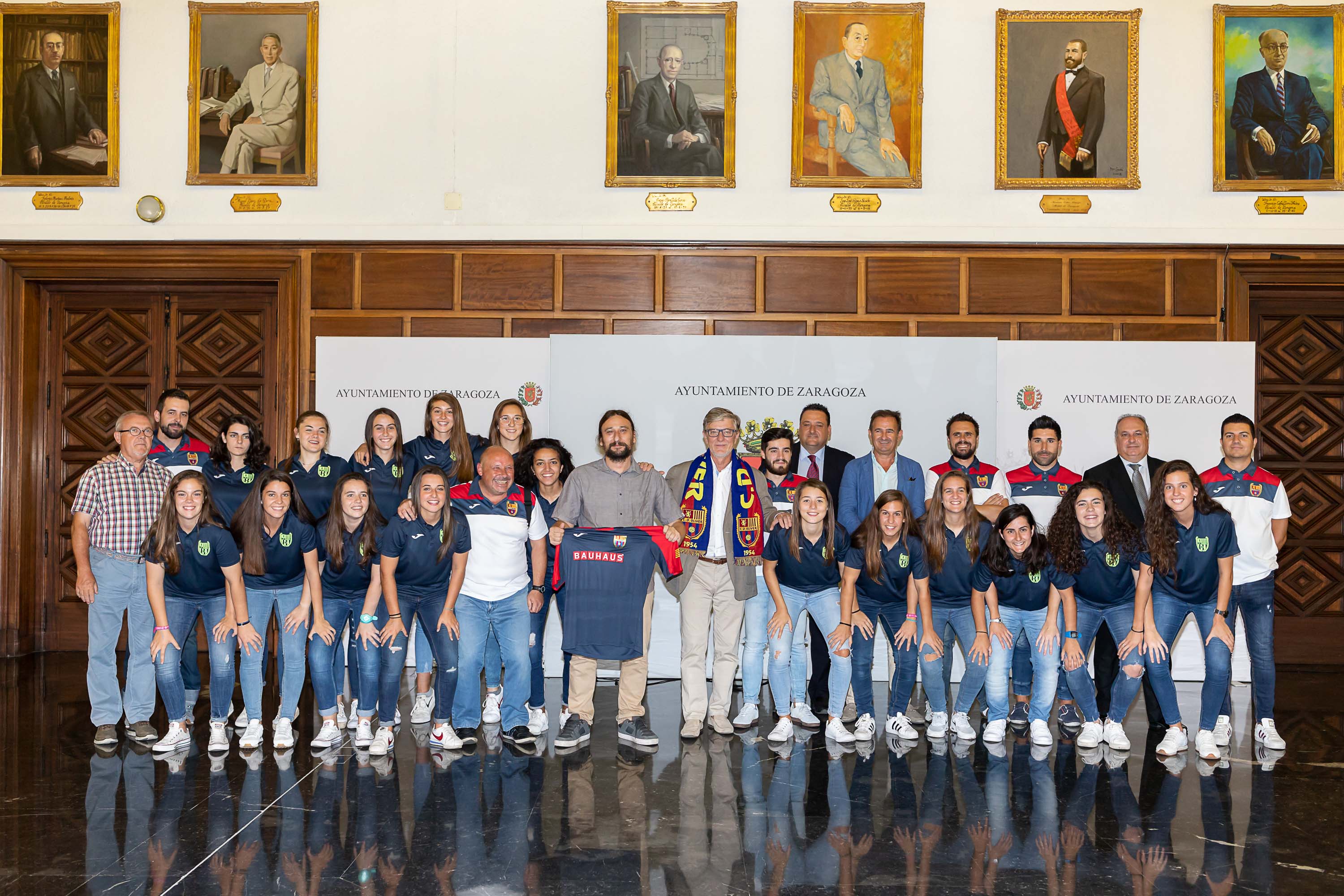 Recepción al CD Oliver en el Ayuntamiento de Zaragoza. | Foto: Ayuntamiento de Zaragoza.