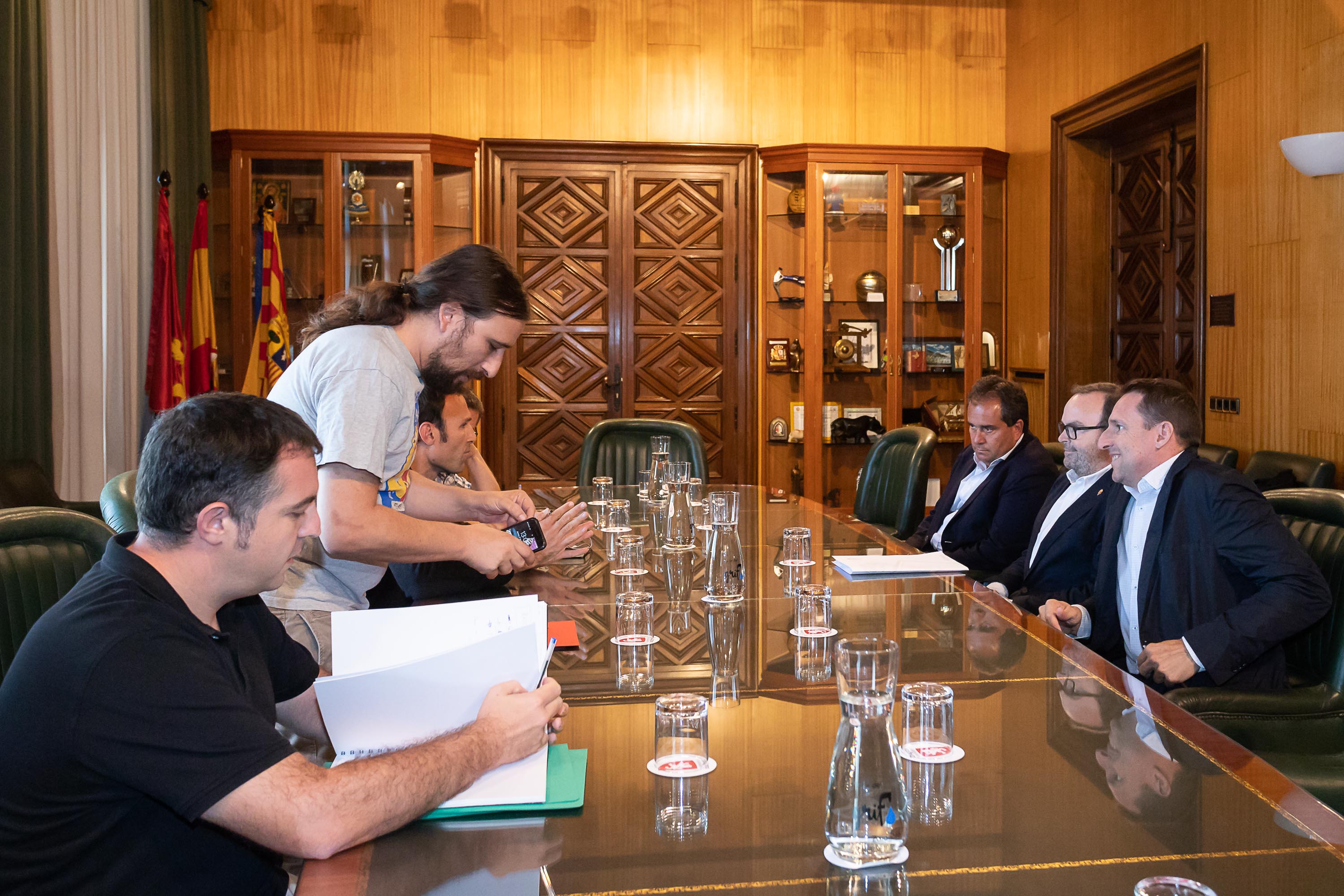 Reunión entre Ayuntamiento y Real Zaragoza. | Foto: Daniel Marcos