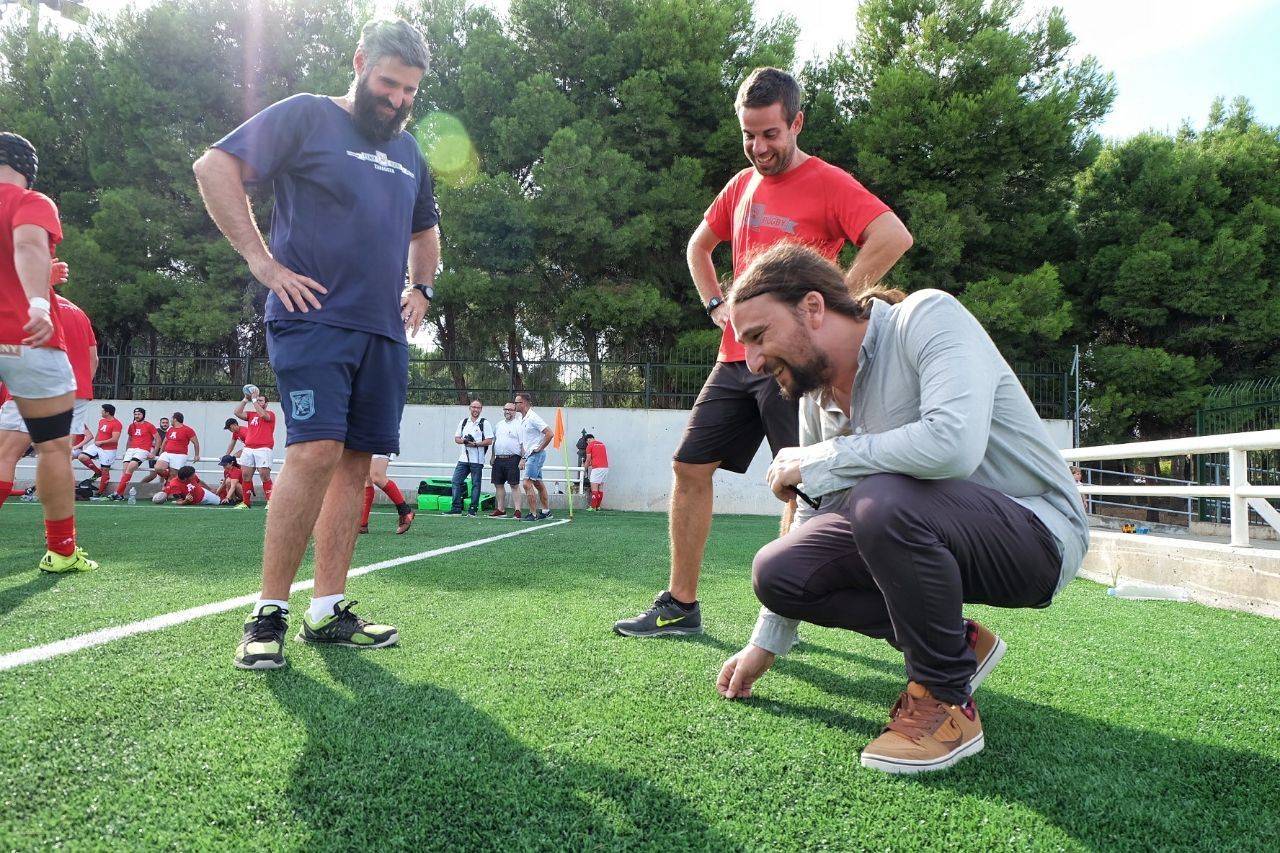 El concejal de deportes, Pablo Hijar, asiste a la inauguración del nuevo césped del CDM David Cañada. | Foto: Ayuntamiento de Zaragoza