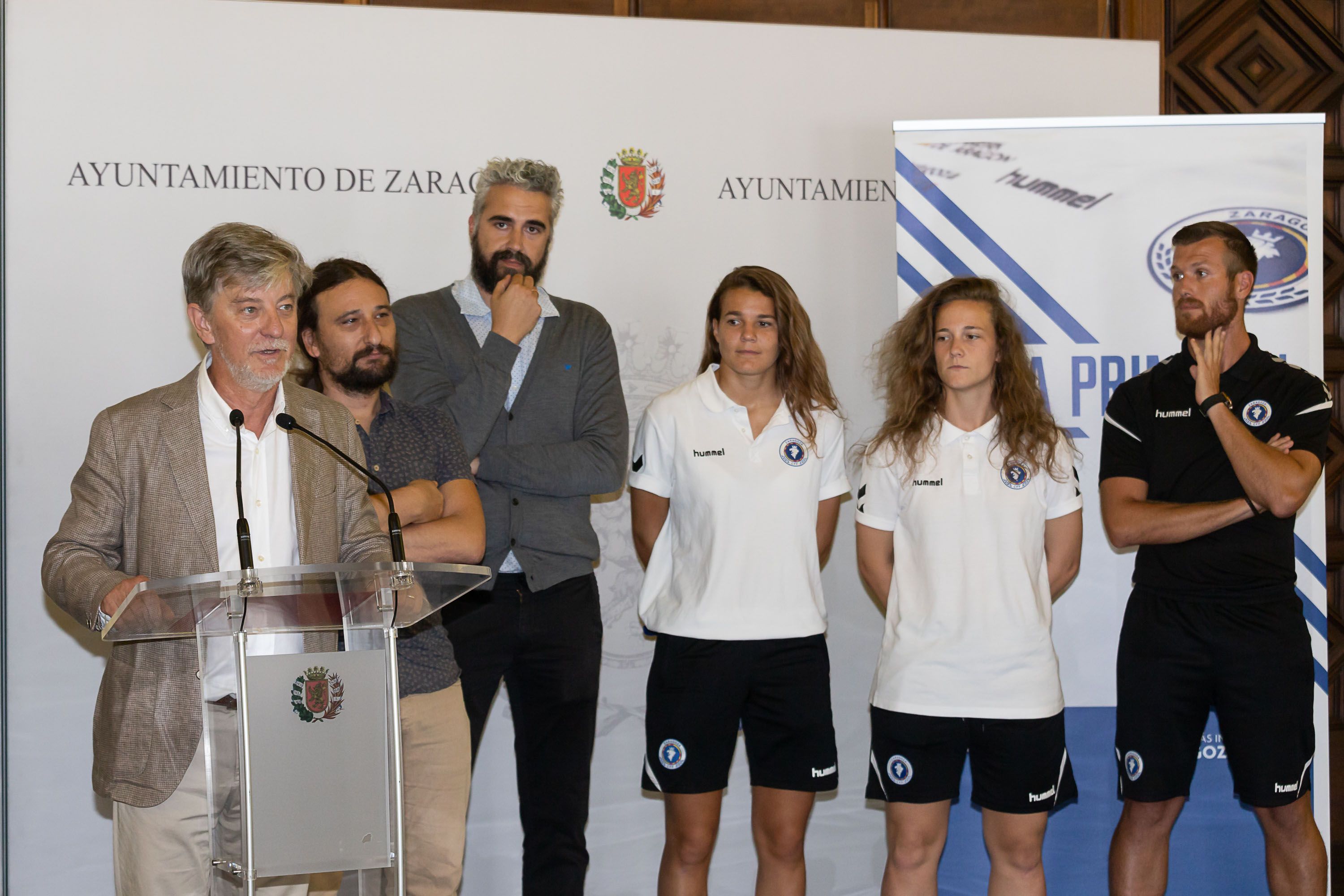 El alcalde Santisteve ha recibido al Zaragoza CFF. | Foto: Ayuntamiento de Zaragoza