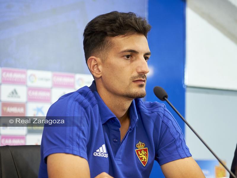 Alex Muñoz en su presentación como jugador zaragocista. | Foto: Tino Gil, Real Zaragoza.