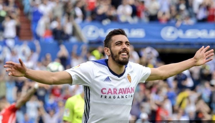 Borja Iglesias celebra un gol la temporada pasada con el Real Zaragoza. | Foto: Tino Gil, Real Zaragoza