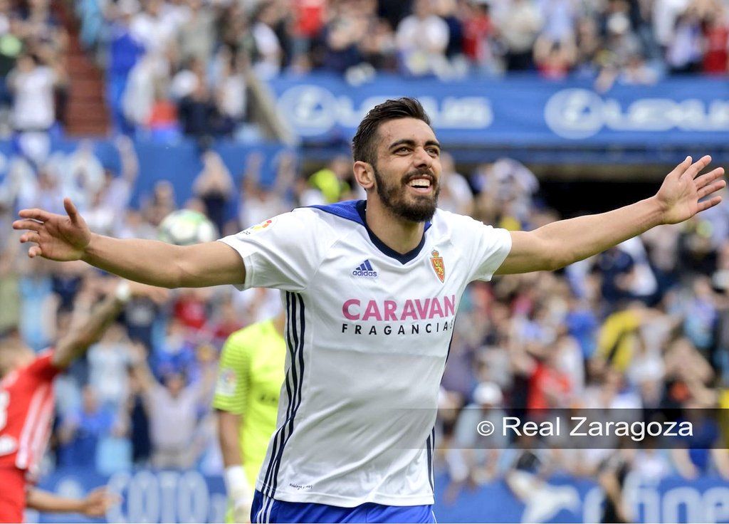 Borja Iglesias celebra un gol la temporada pasada con el Real Zaragoza. | Foto: Tino Gil, Real Zaragoza