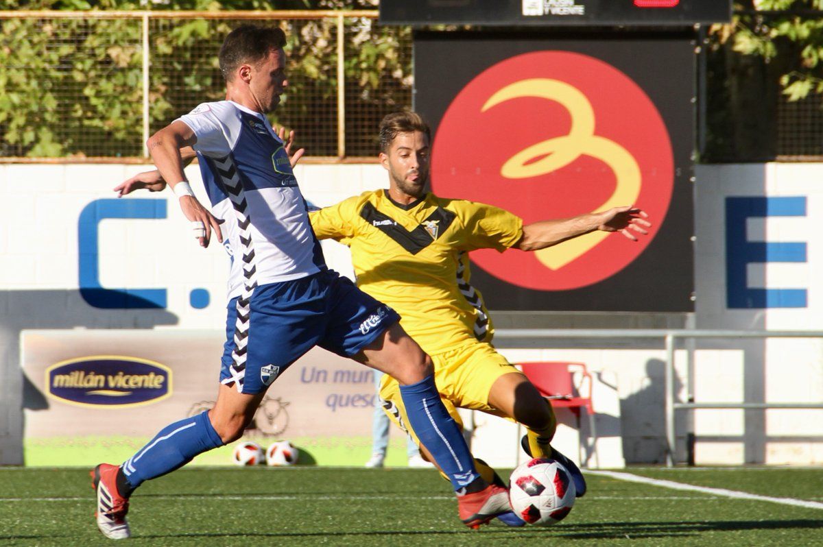 El Ebro disputó su primer partido en casa de la temporada ante el Badalona. | Foto: CD Ebro