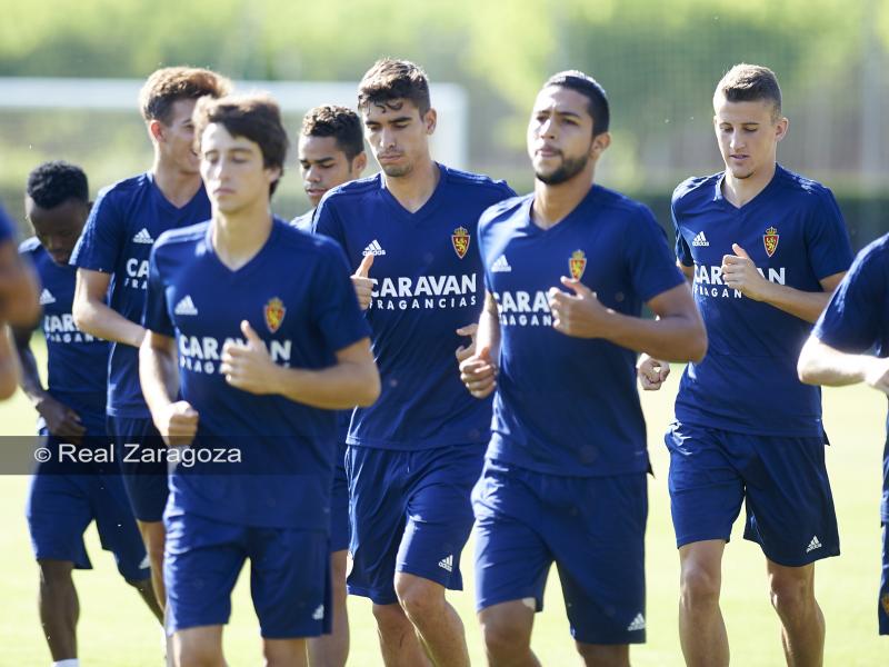 Delmás y Medina tendrán sus primeros minutos de la temporada. | Foto: Tino Gil, Real Zaragoza