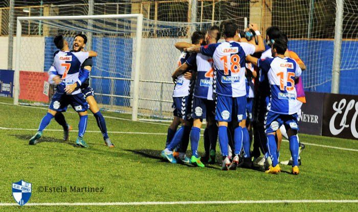 Los jugadores del Ebro en su último partido de Copa ante el Murcia. | Foto: Estela Martínez