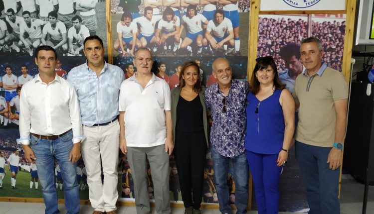 Exposición de imágenes zaragocistas en el encuentro anual de peñas. | Foto: Federación Peñas Real Zaragoza