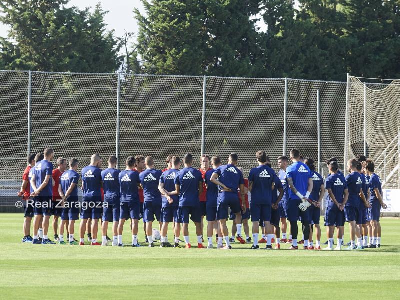 El Real Zaragoza entrena en la Ciudad Deportiva. | Foto: Tino Gil, Real Zaragoza