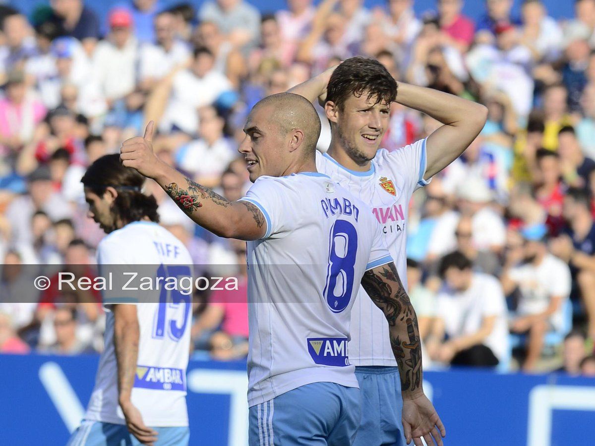 Pombo junto con Marc Gual en el partido ante el Lugo. | Foto: Tino Gil, Real Zaragoza