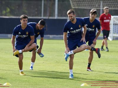 El Real Zaragoza entrena pensando en el Oviedo. | Foto: Tino Gil, Real Zaragoza