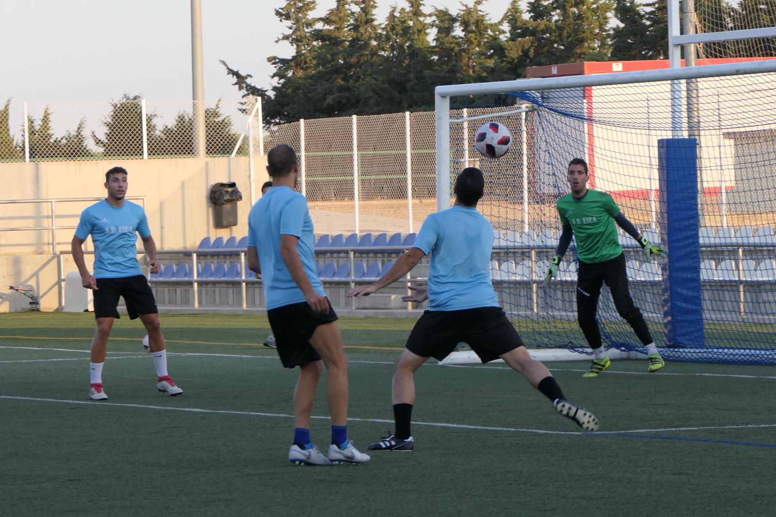 El Ejea prepara su partido ante el Villarreal B.| Foto: SD Ejea