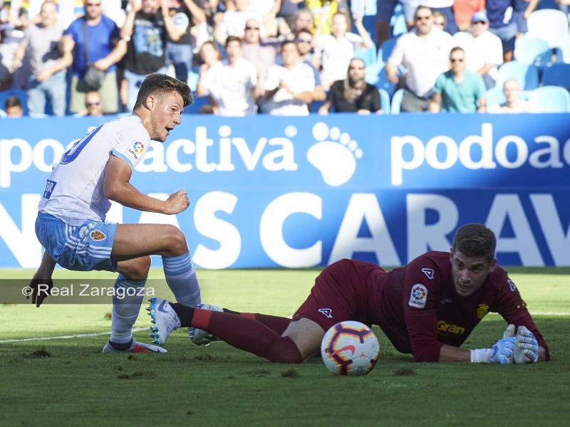 Gual estuvo a punto de marcar antes Las Palmas. | Foto: Tino Gil, Real Zaragoza