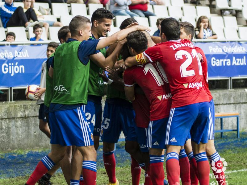 Los jugadores zaragocistas celebran uno de los 4 goles marcados al Oviedo. | Foto: La Liga