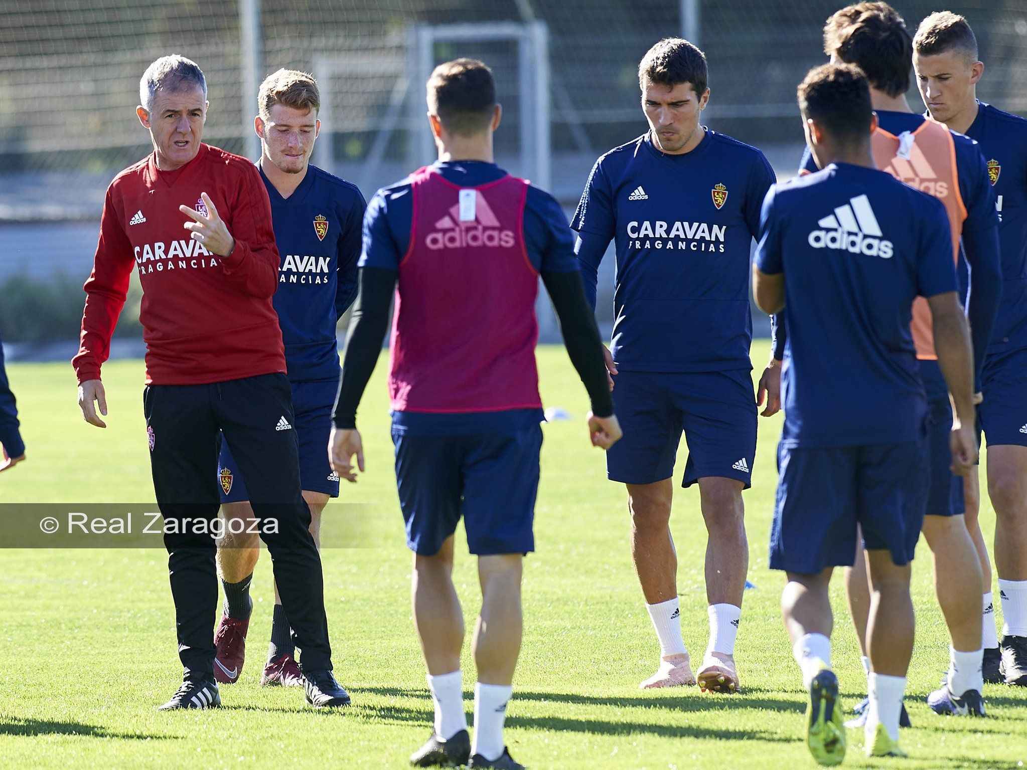 Alcaraz dirige su primera sesión como míster zaragocista. | Foto: Real Zaragoza