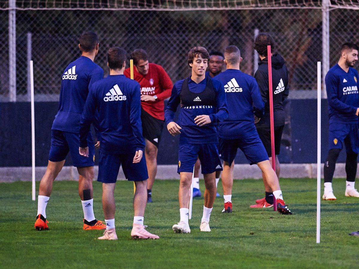 Delmás entrena con el resto de sus compañeros. | Foto: Real Zaragoza