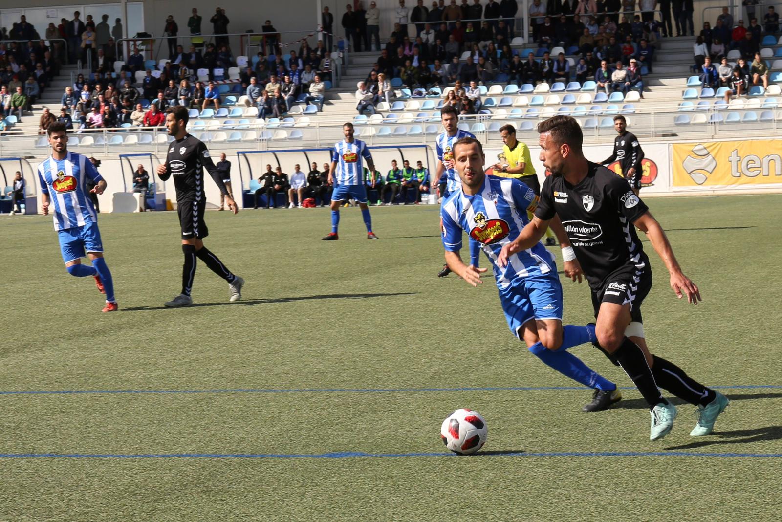 Ebro y Ejea han empatado a cero en un partido condicionado por el viento. | Foto: SD Ejea