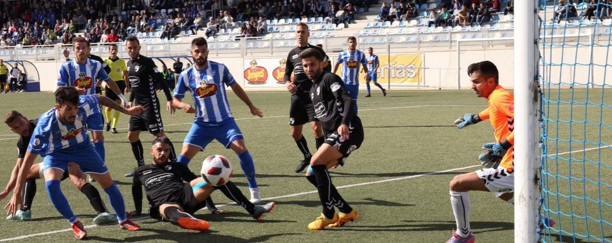 El Ejea ha dispuesto de más ocasiones en el derbi zaragozano. | Foto: SD Ejea