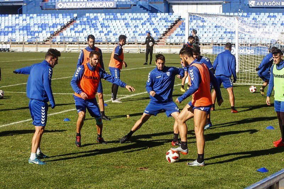 La plantilla del Ebro entrena en la Romareda. | Foto: CD Ebro