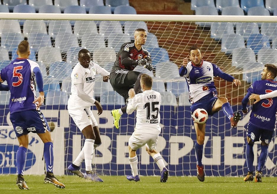 Imagen durante el encuentro disputado en La Romareda entre el Ebro y el Valencia. | Foto: Valencia CF