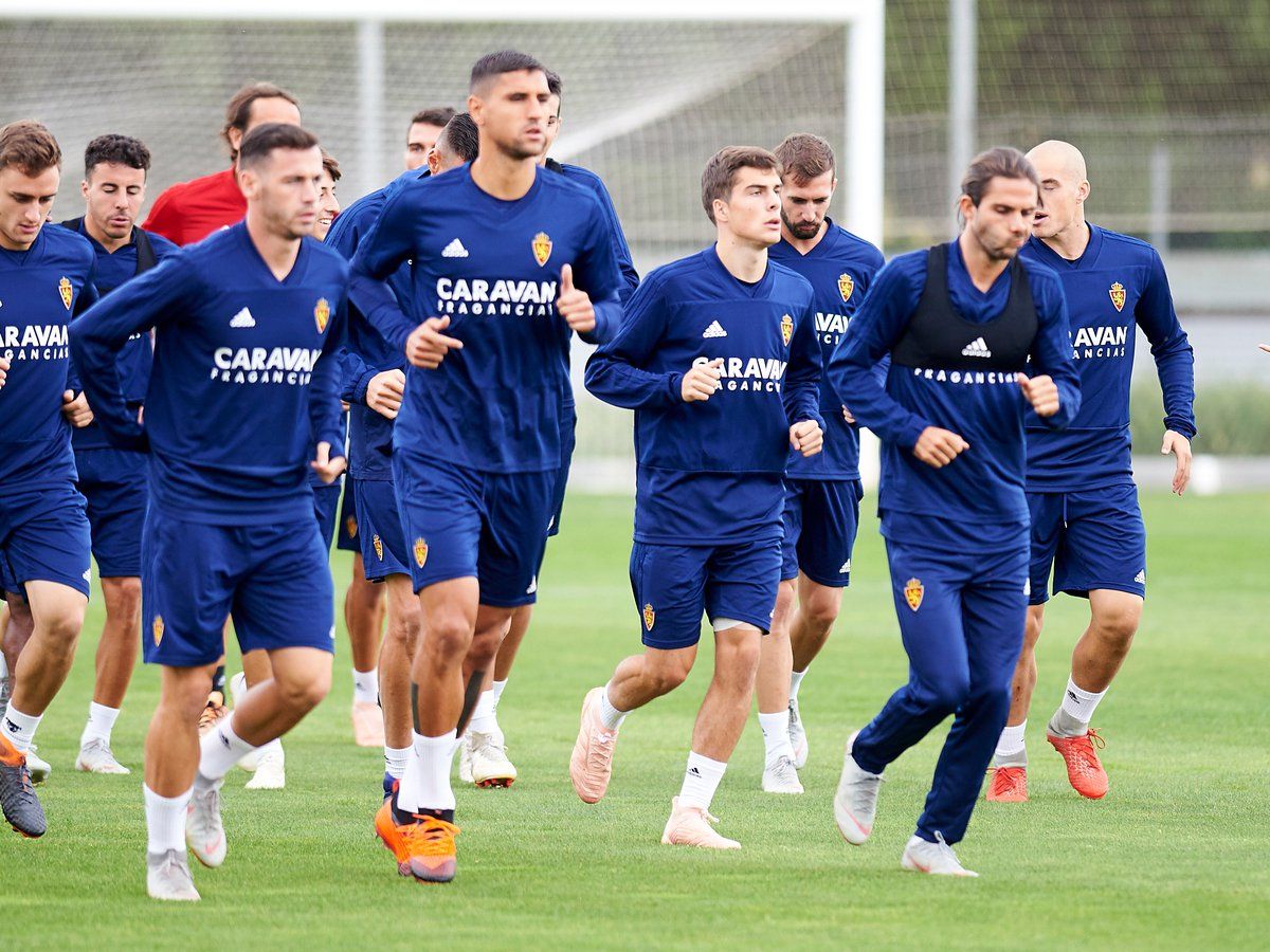 Los jugadores del Real Zaragoza entrenando esta semana en la Ciudad Deportiva. | Foto: Tino Gil, Real Zaragoza