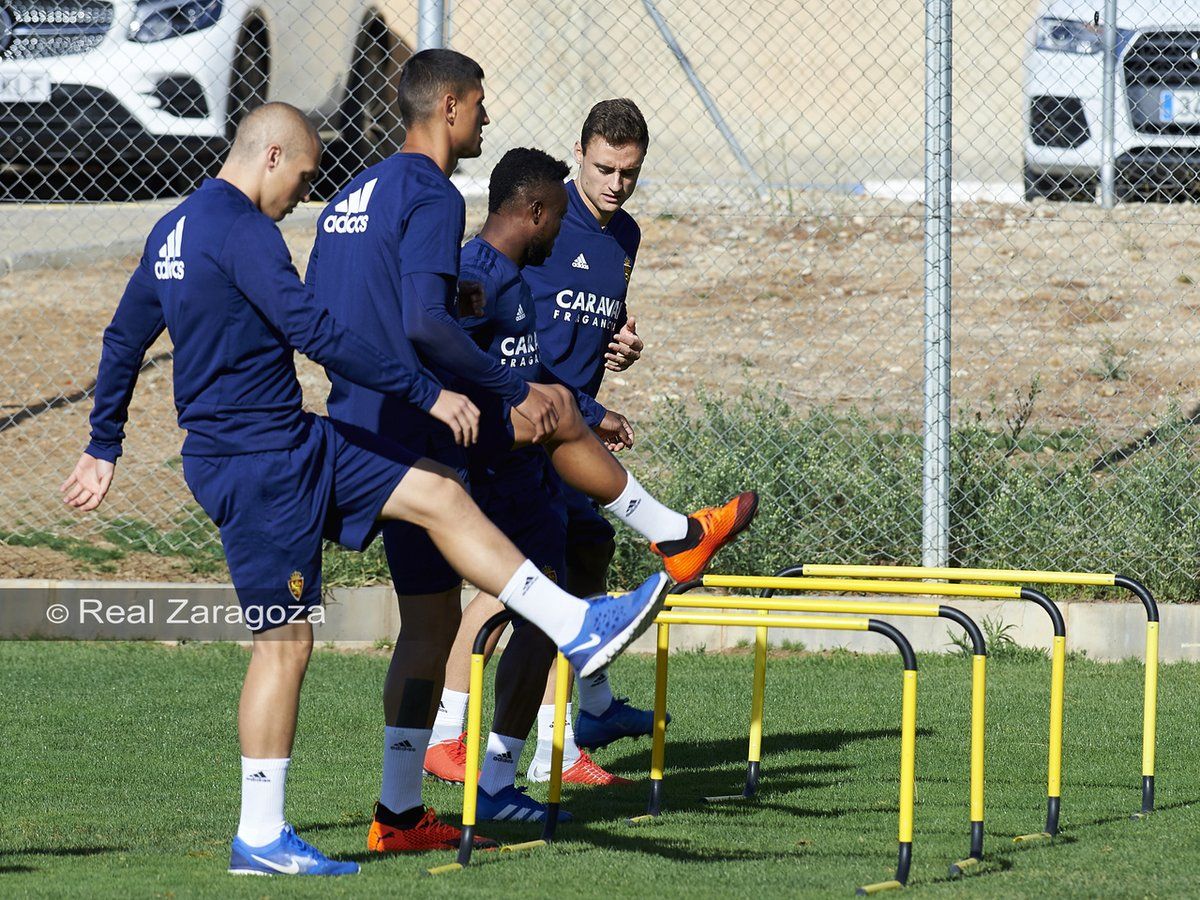 Los jugadores zaragocistas trabajan pensando en el Cádiz. | Foto: Real Zaragoza
