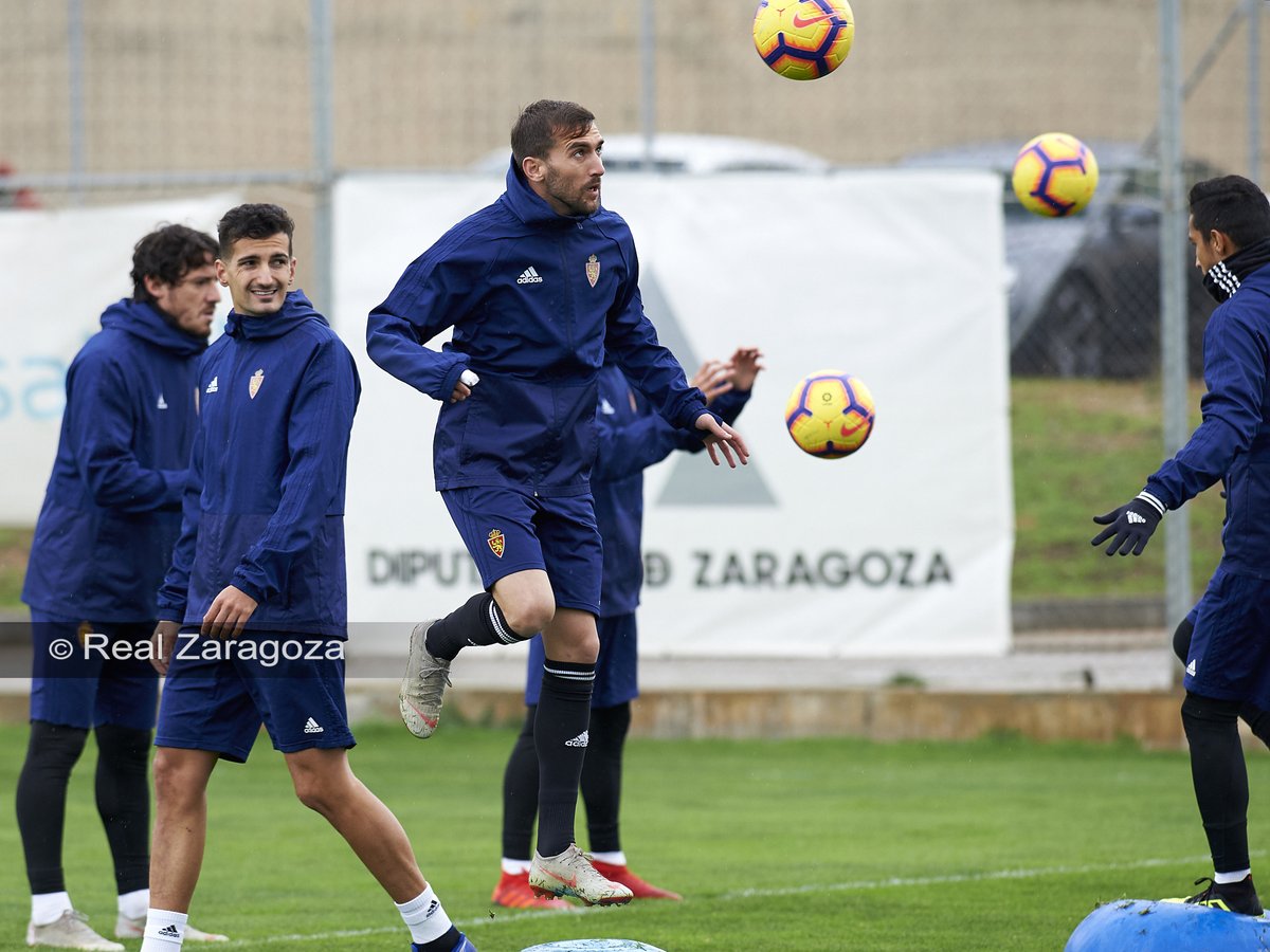 El equipo entrena bajo la lluvia en la Ciudad Deportiva. | Foto: Real Zaragoza